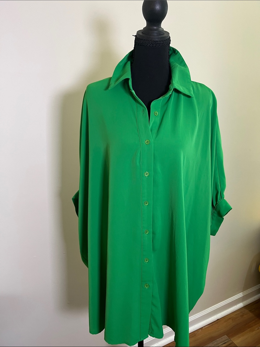 Relaxed Green Button-Down Shirt with Classic Collar